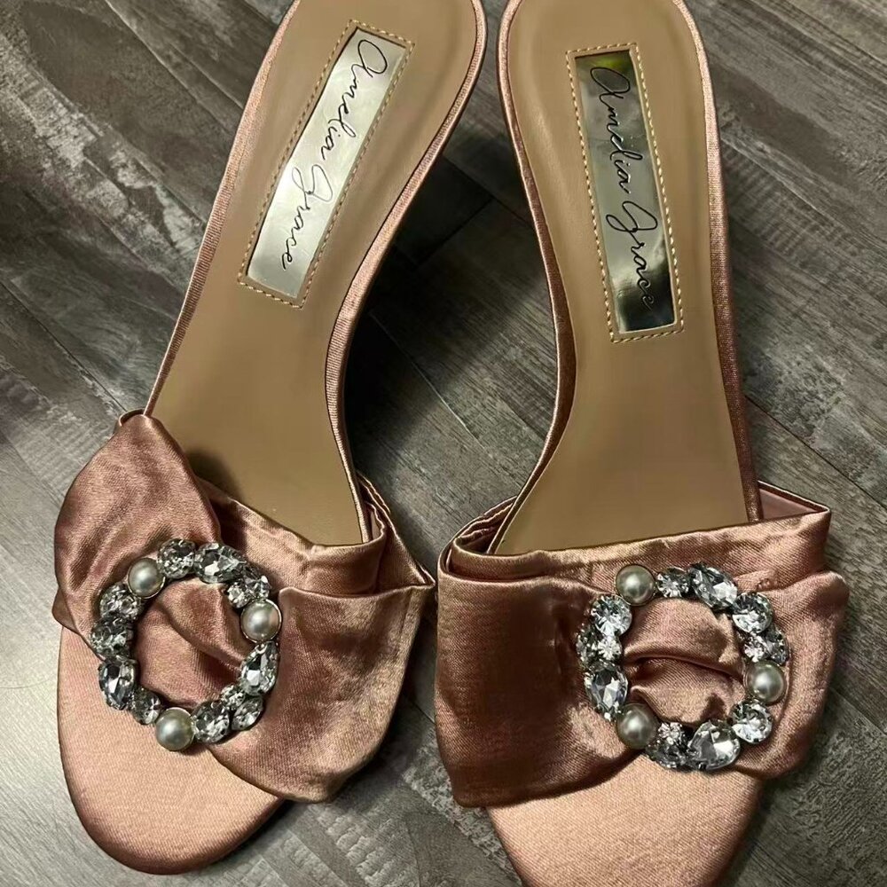 Amelia Grace Stylish Heels  Sizs 7